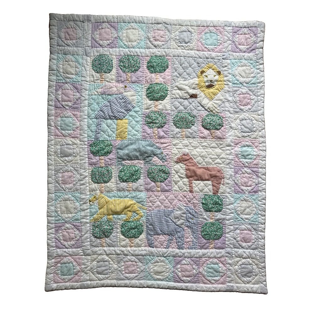 Vintage Crib Quilt Baby Blanket Zoo Animals 43"x35" Pastels Excellent